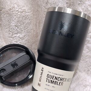 Stanley Black Quencher H2.0 Tumbler - NWT